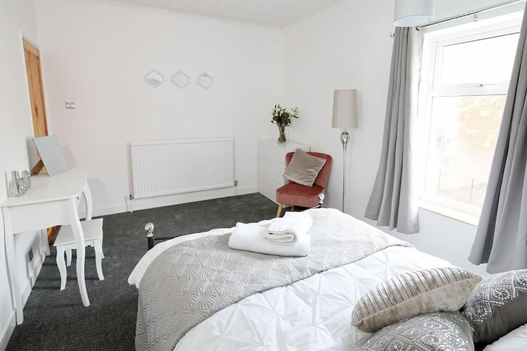 Convenient & 2-bed House Apartment