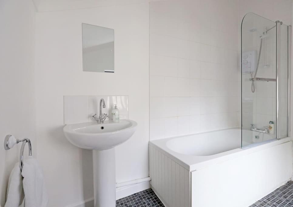 Convenient & 2-bed House *